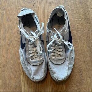 Nike Women’s Sneakers with Mesh Detail 7